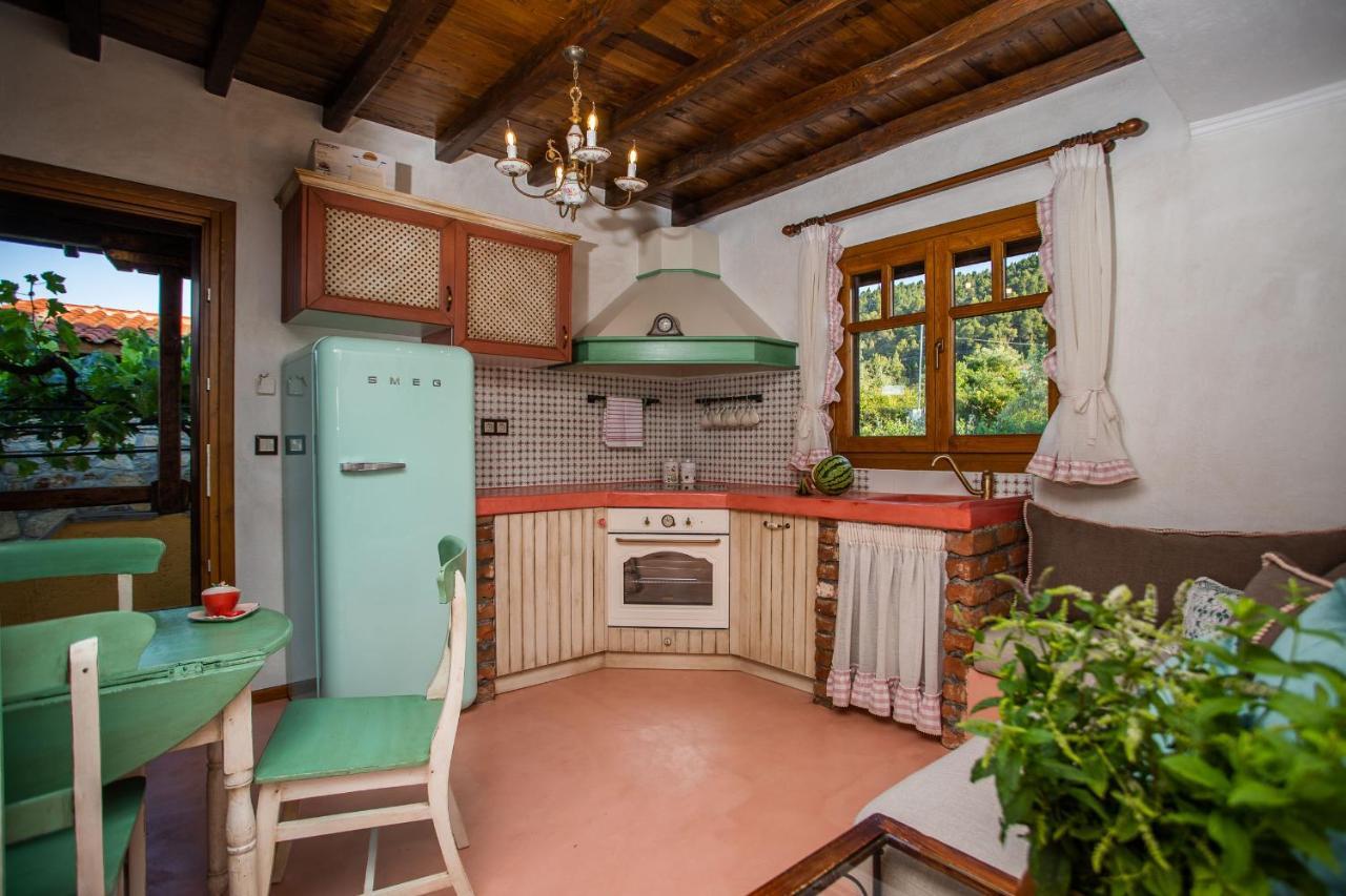 Apartmán Ta Petrina Vourvourou Exteriér fotografie